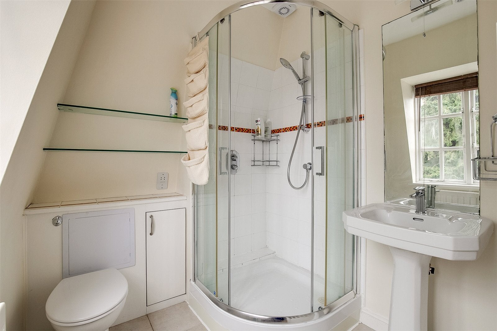 Flat Chartfield Avenue in Greater London