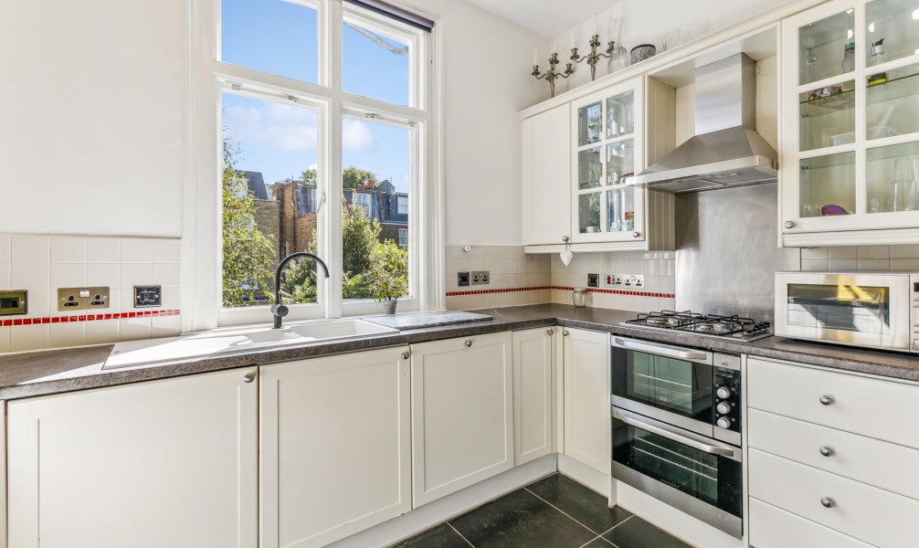 Flat Overstone Road in Greater London