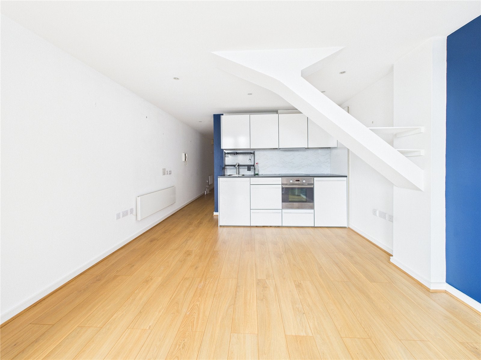 Flat Skypark Road in Bristol