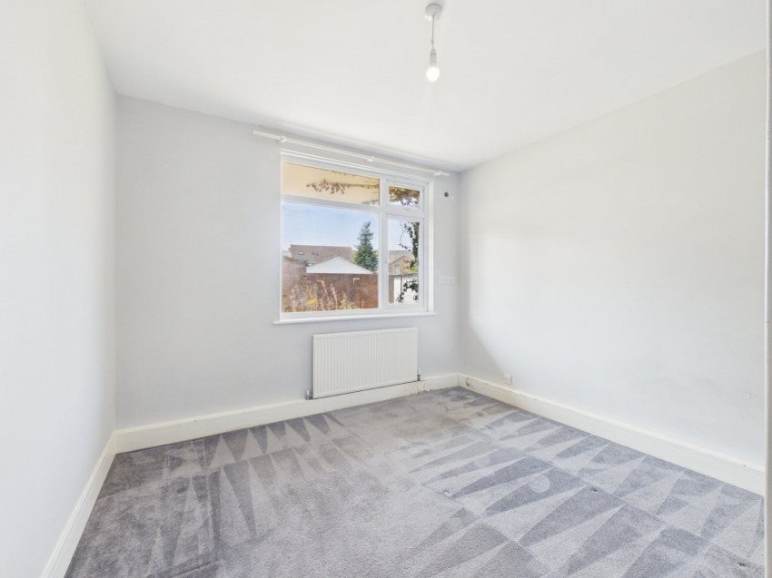 Flat Clive Court in Slough