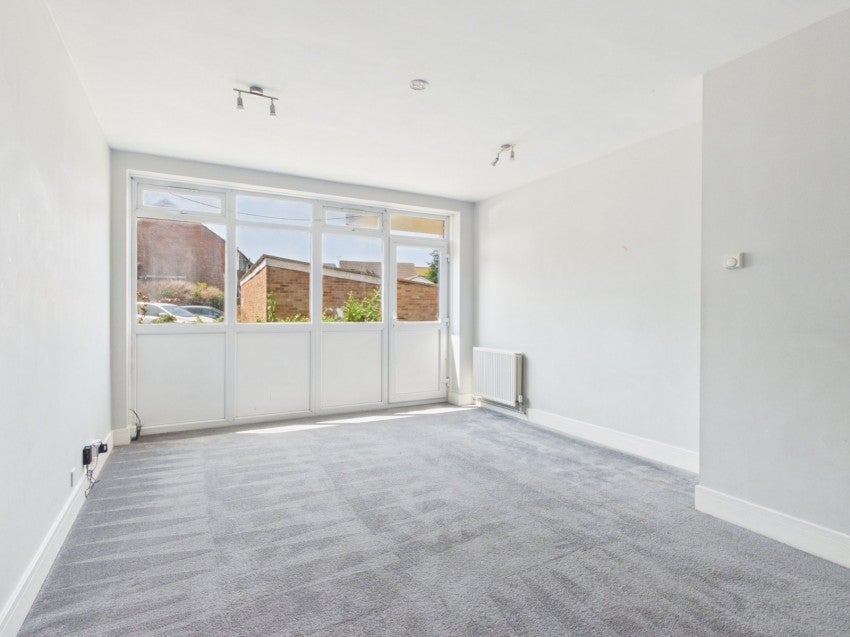 Flat Clive Court in Slough