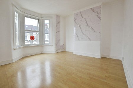 Flat Kildare Road in Greater London