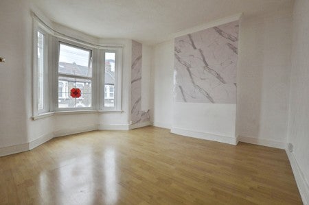 Flat Kildare Road in Greater London