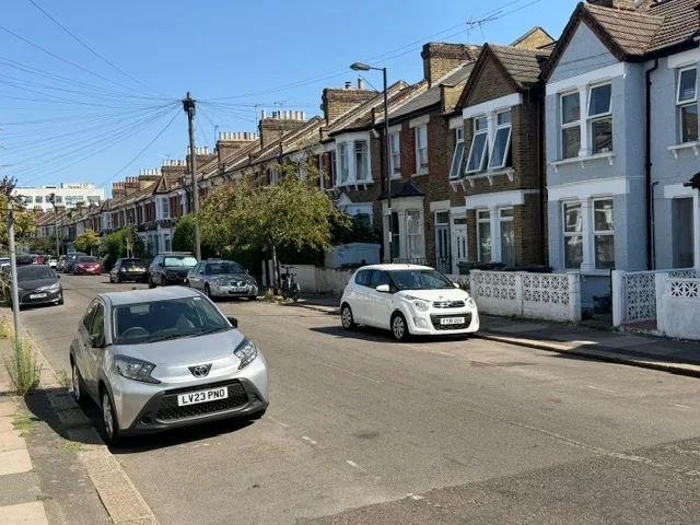 Flat Hawstead Road in Greater London