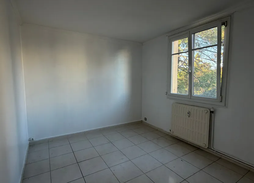 Flat Rue Henri Bergson in Nîmes