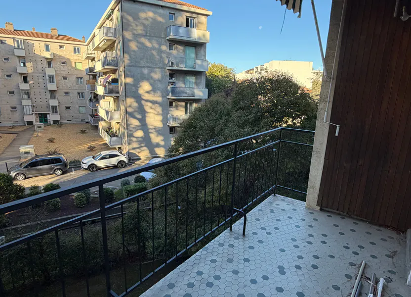 Flat Rue Henri Bergson in Nîmes