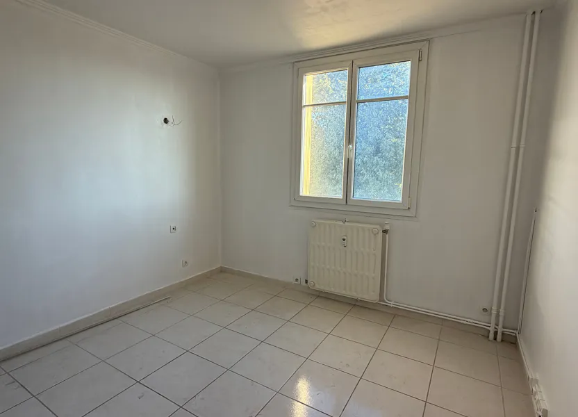 Flat Rue Henri Bergson in Nîmes