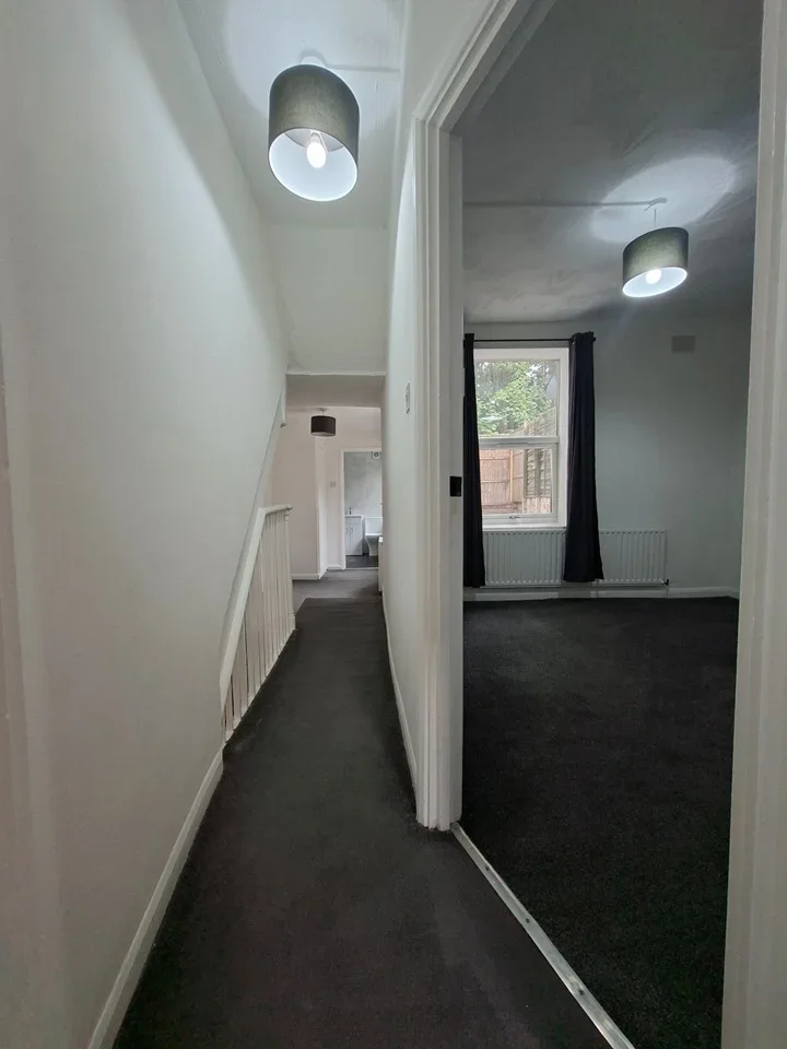 Flat Brookhill Road in Greater London
