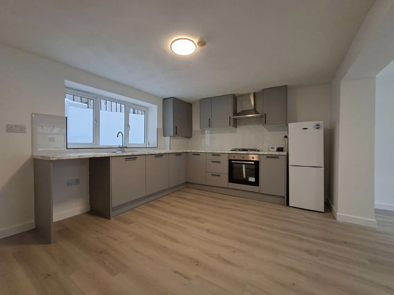 Flat Brookhill Road in Greater London