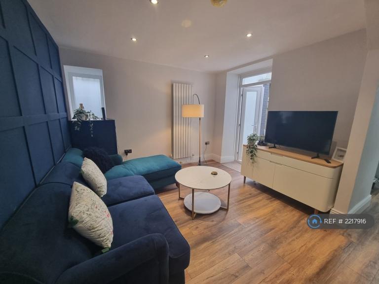 Room Pleasant Street in Swansea