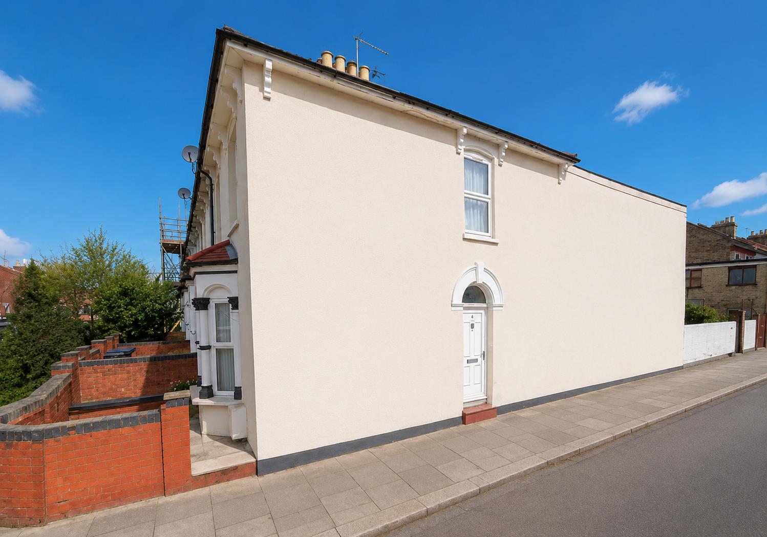 Flat Cornwall Road in Greater London