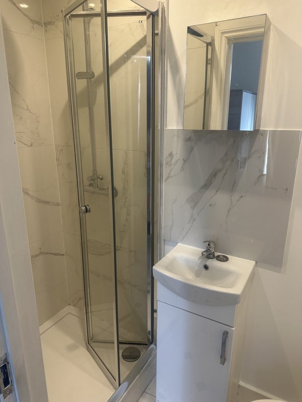 Room Peel Road in Greater London