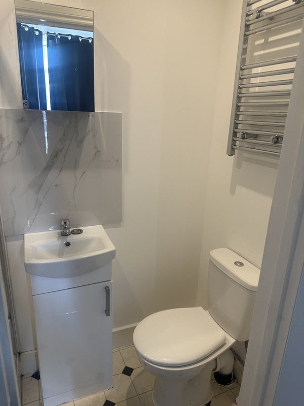 Room Peel Road in Greater London