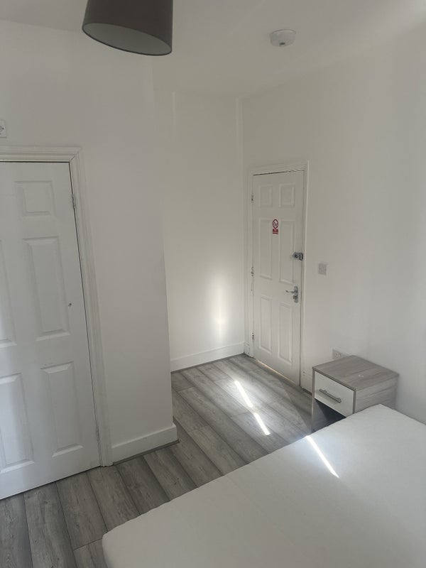 Room Peel Road in Greater London