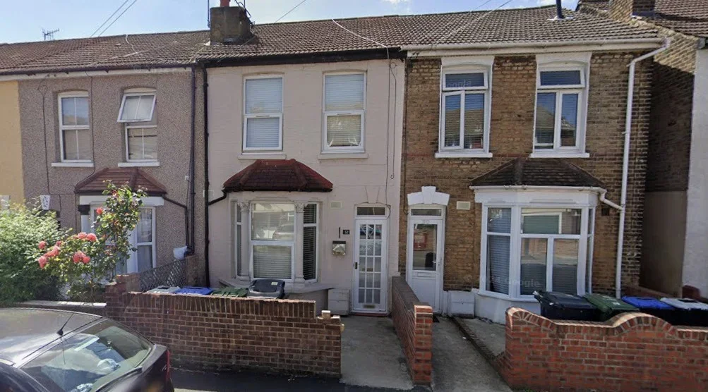 Room Caldy Road in Greater London