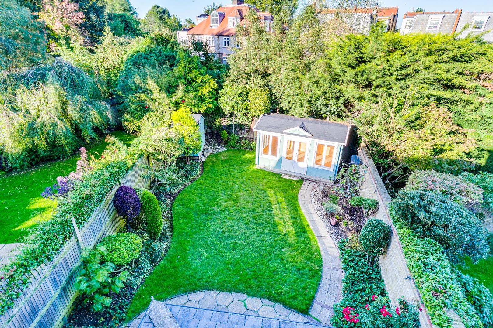 House Huntingdon Gardens in Greater London