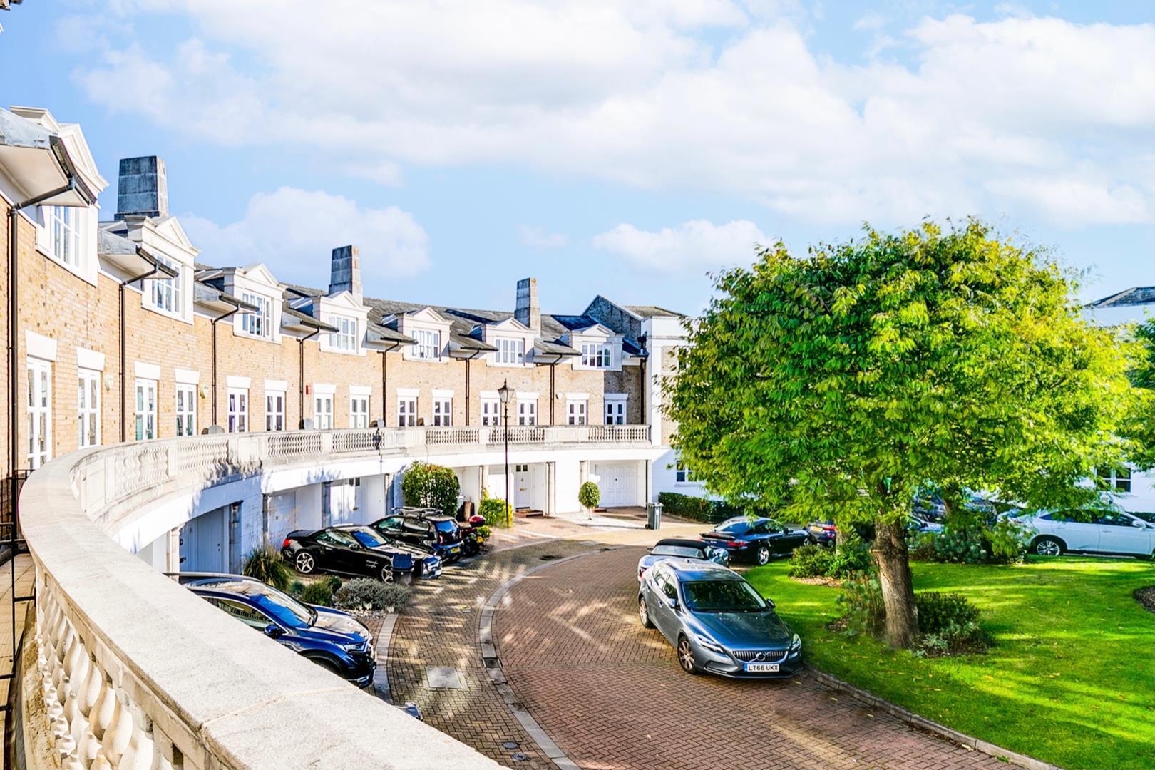House Huntingdon Gardens in Greater London