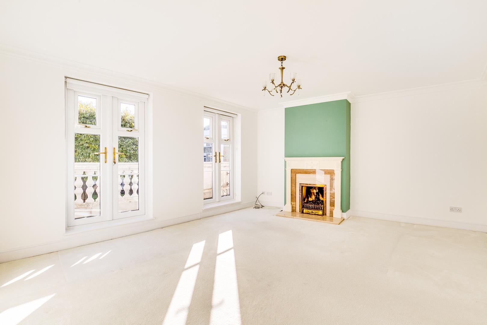 House Huntingdon Gardens in Greater London