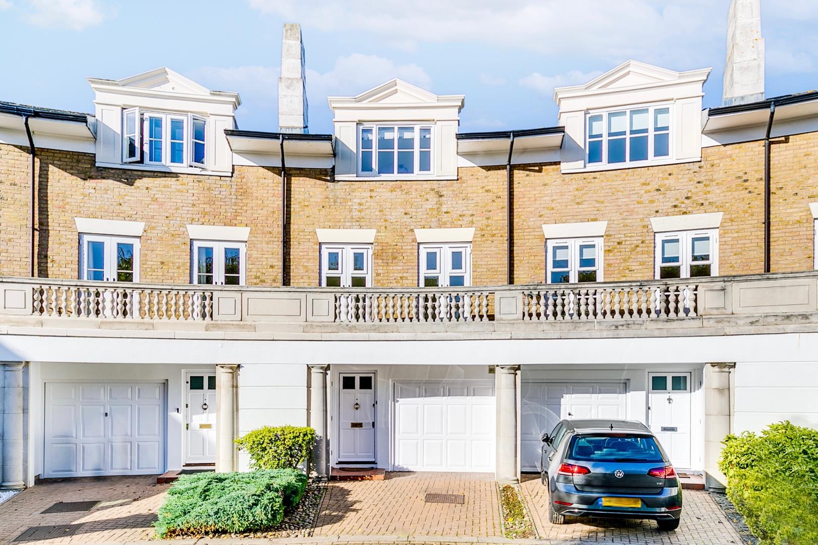 House Huntingdon Gardens in Greater London