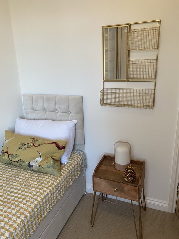 Room London Road in Greater London
