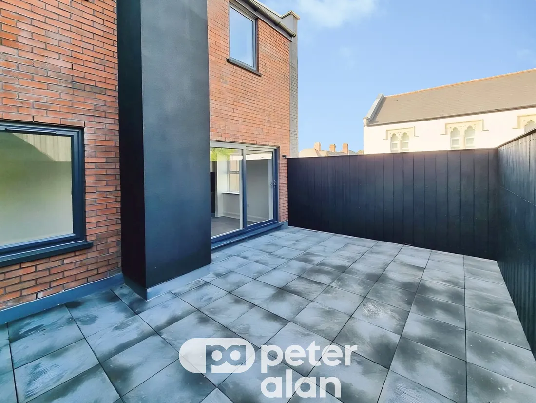 Flat Tair Erw Gain in Cardiff