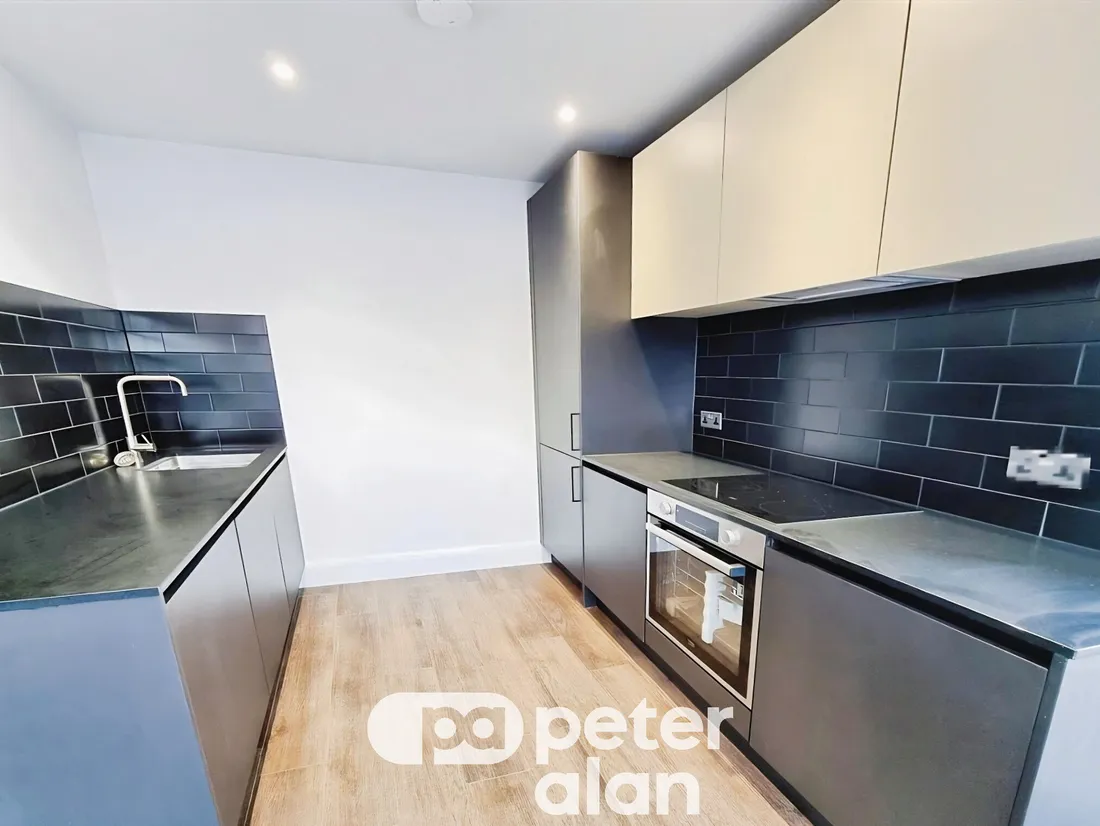 Flat Tair Erw Gain in Cardiff