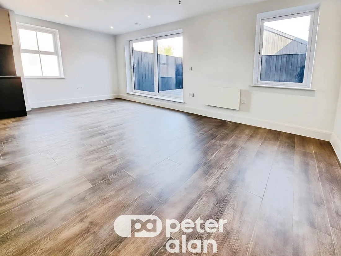Flat Tair Erw Gain in Cardiff