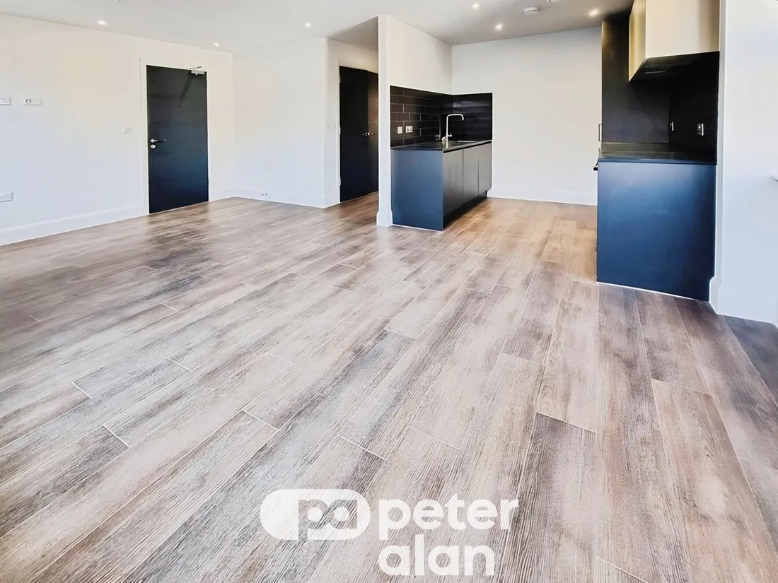 Flat Tair Erw Gain in Cardiff