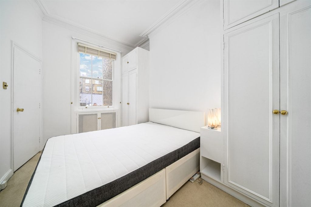 Flat Henniker Mews in Greater London