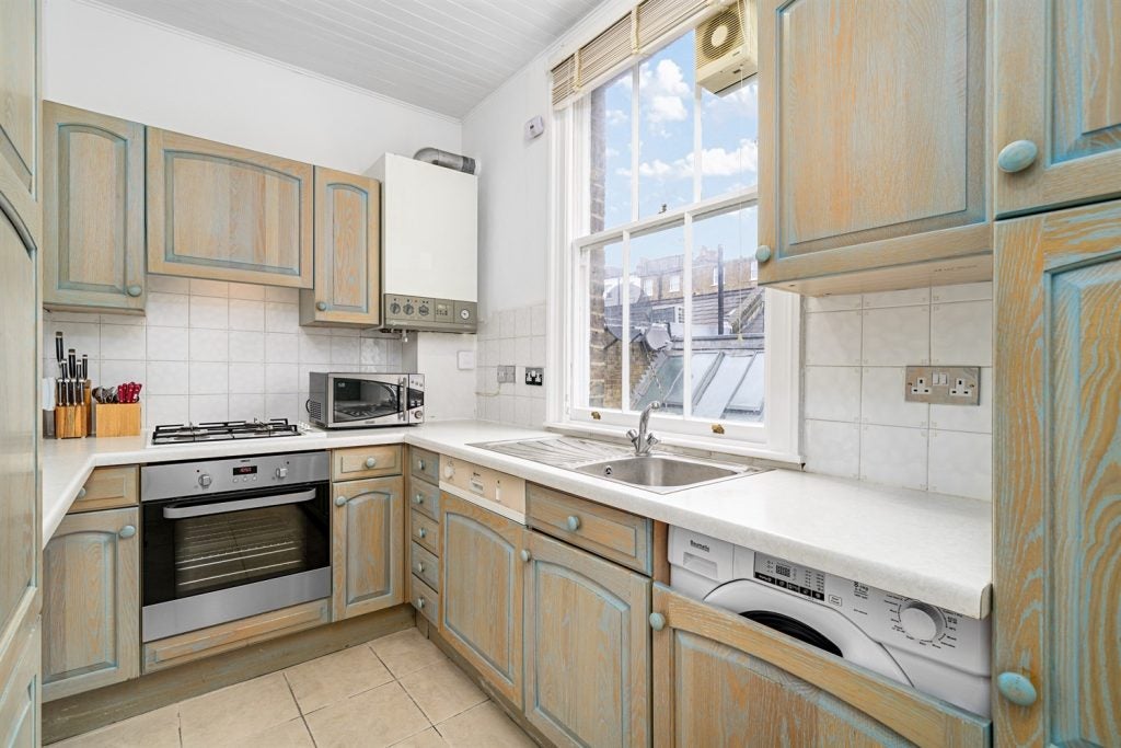 Flat Henniker Mews in Greater London