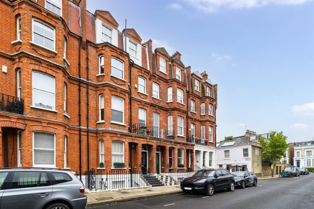 Flat Henniker Mews in Greater London