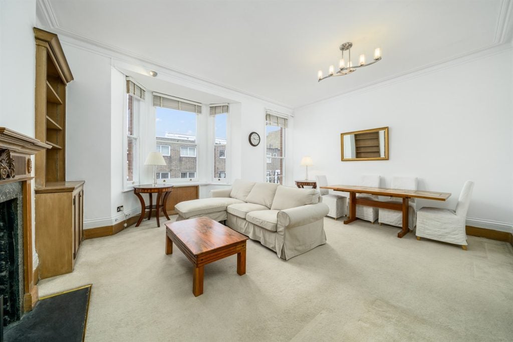 Flat Henniker Mews in Greater London