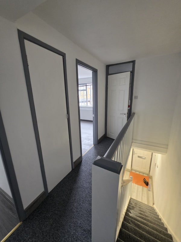 Flat Trinity Road in Greater London