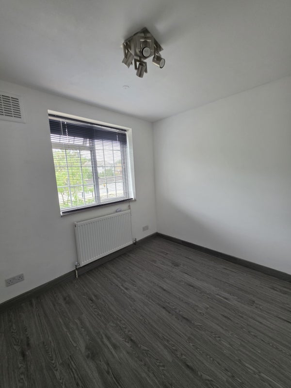 Flat Trinity Road in Greater London