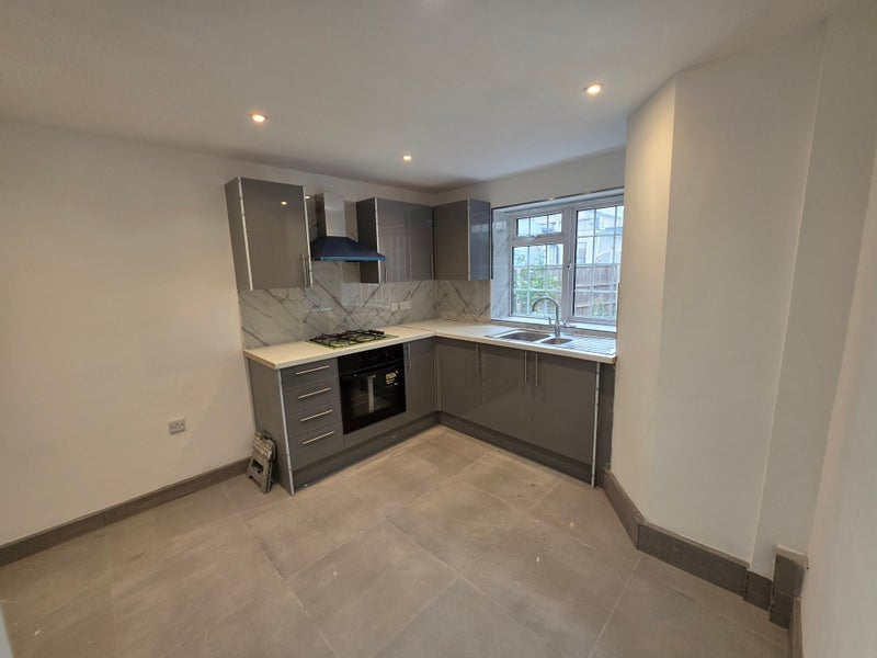 Flat Trinity Road in Greater London