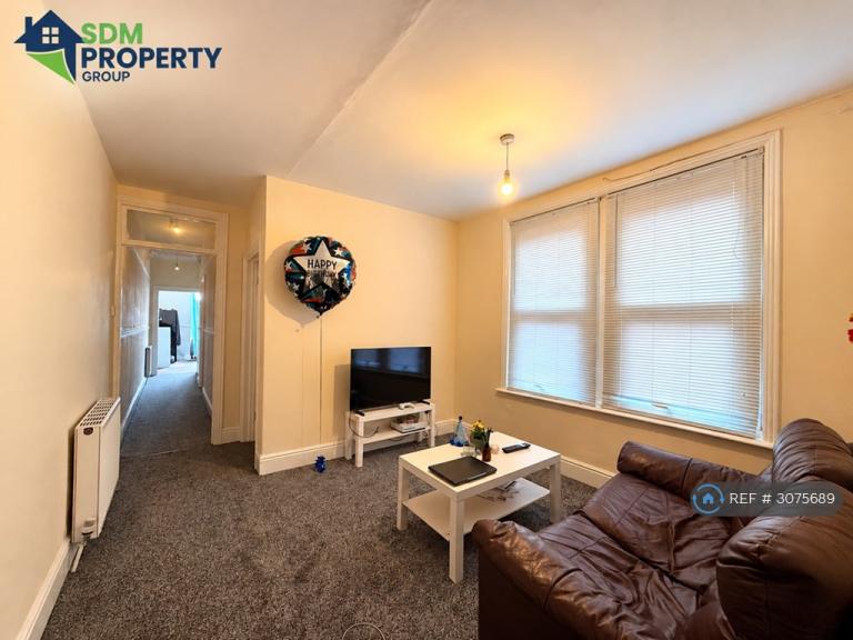 Flat Wilton Avenue in Southampton