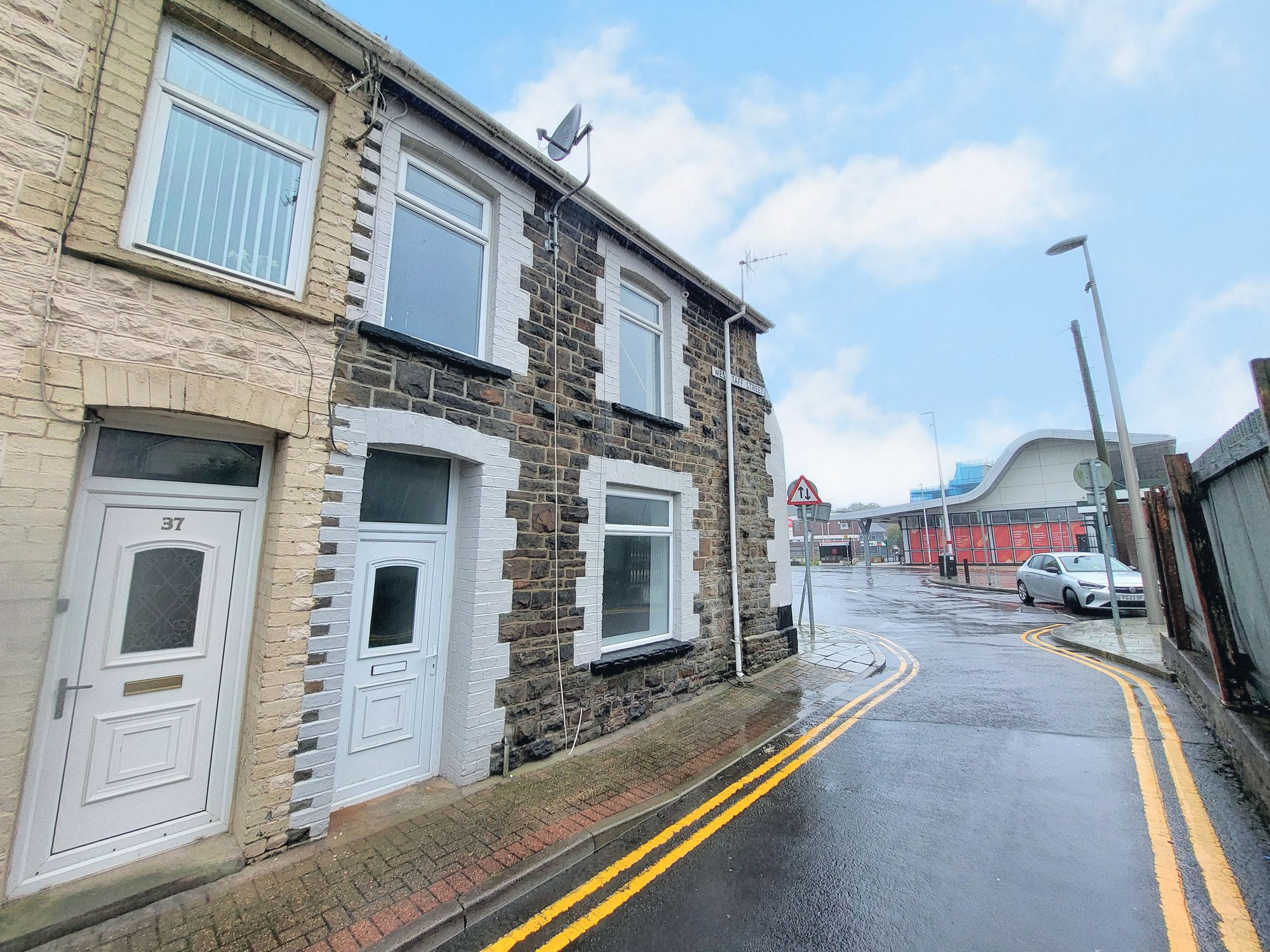 House West Taff Street in Porth