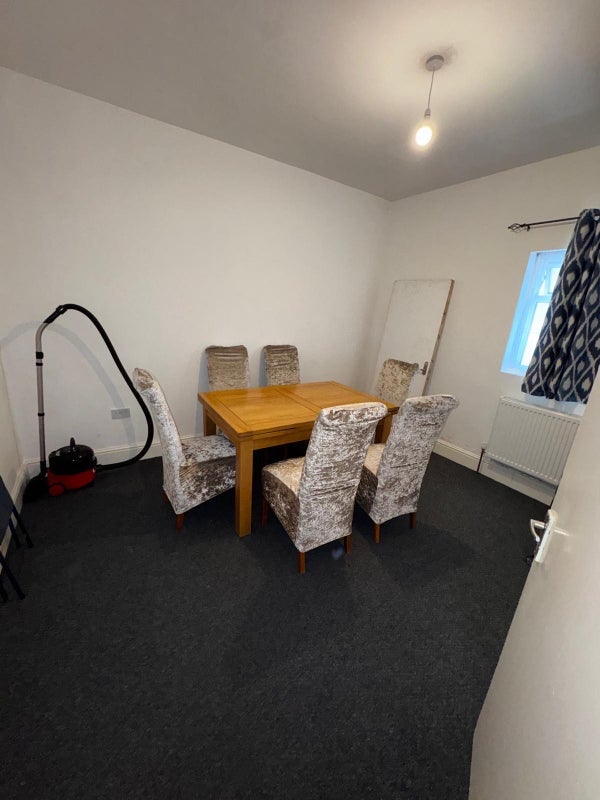 Room Shoebury Road in Greater London