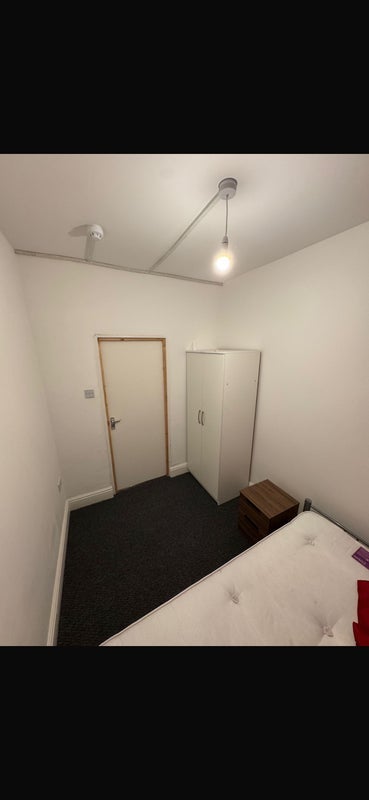 Room Shoebury Road in Greater London