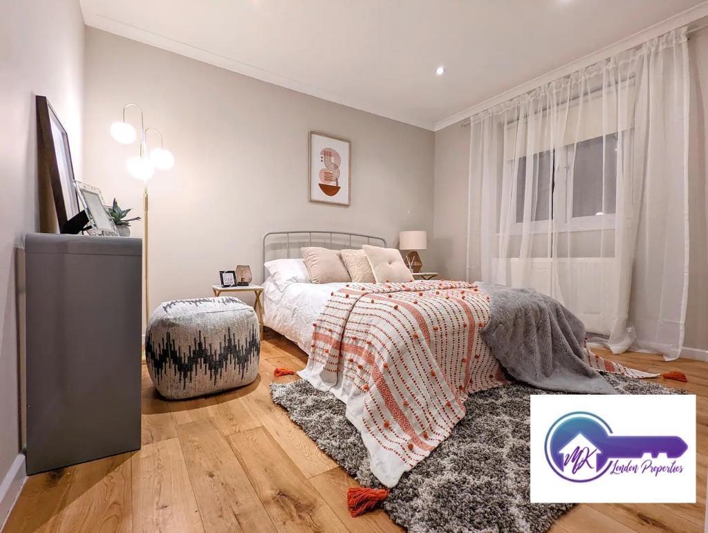 Flat Oliver Road in Greater London