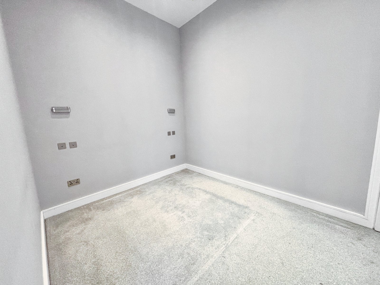 Flat Balcombe Road in Horley