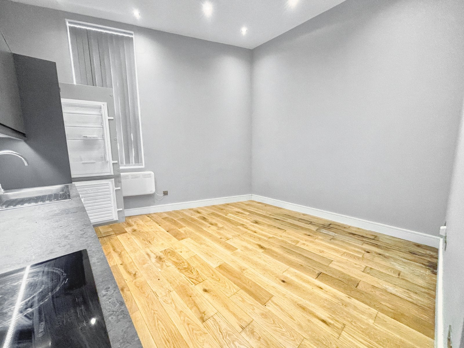 Flat Balcombe Road in Horley