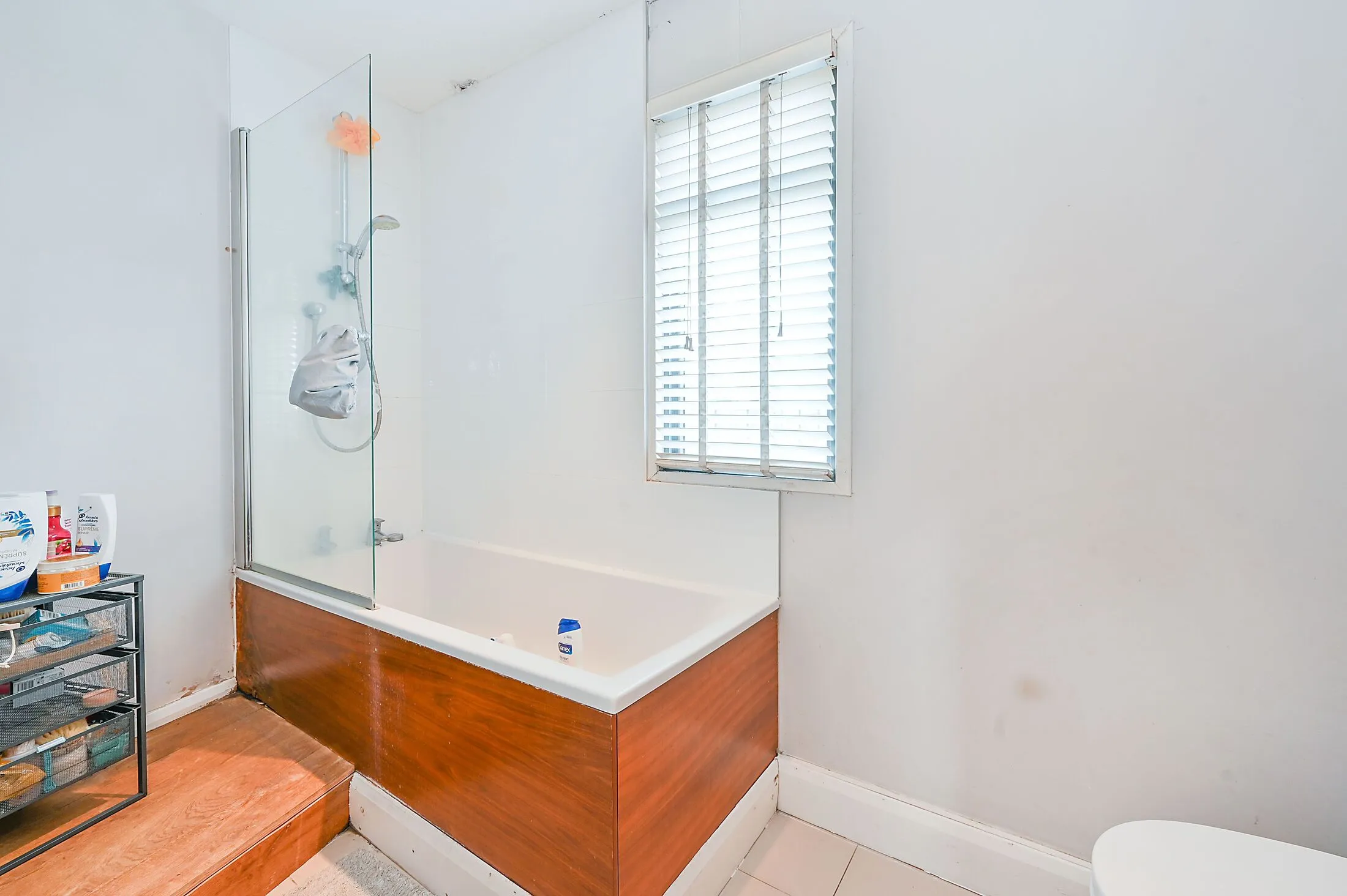 Flat Oldham Terrace in Greater London