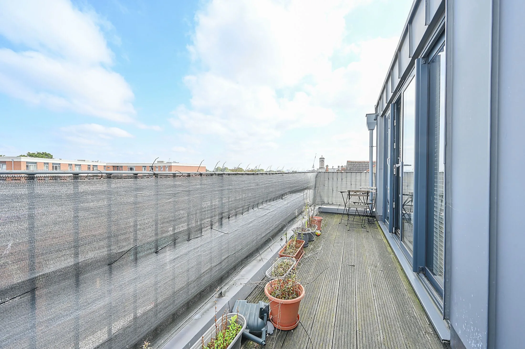 Flat Oldham Terrace in Greater London