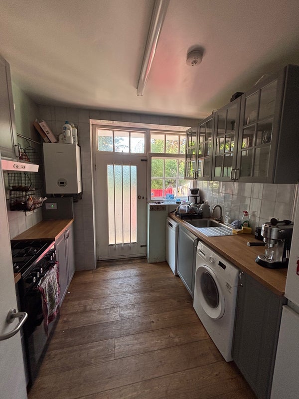 Room Kennington Lane in Greater London