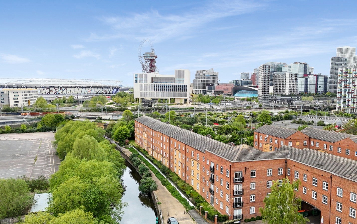 Flat Otter Close in Greater London