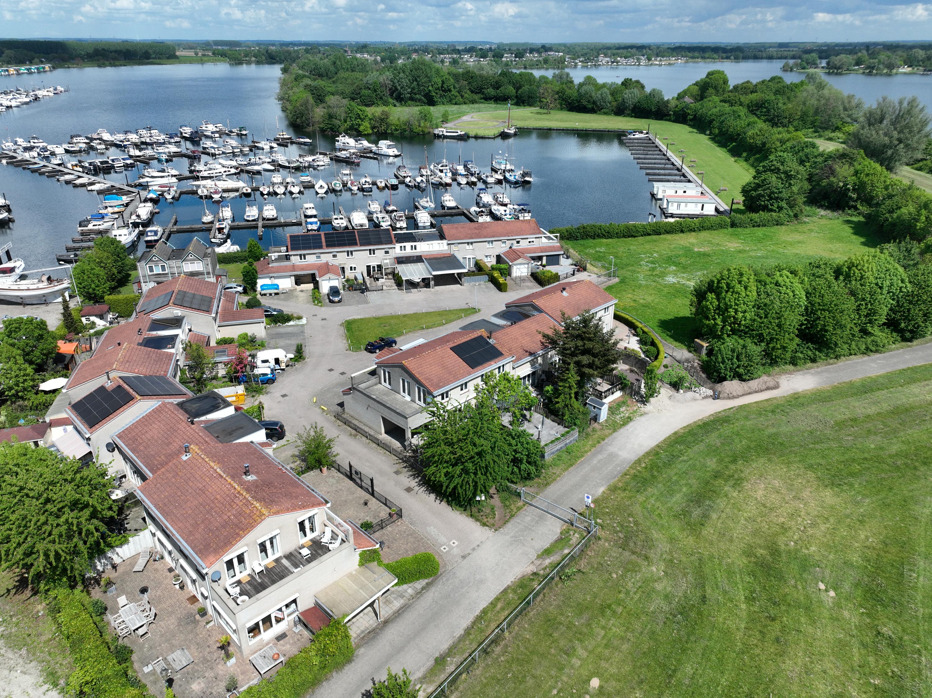 Hoekwoning te koop: Kreijendijk 29, Maasbommel