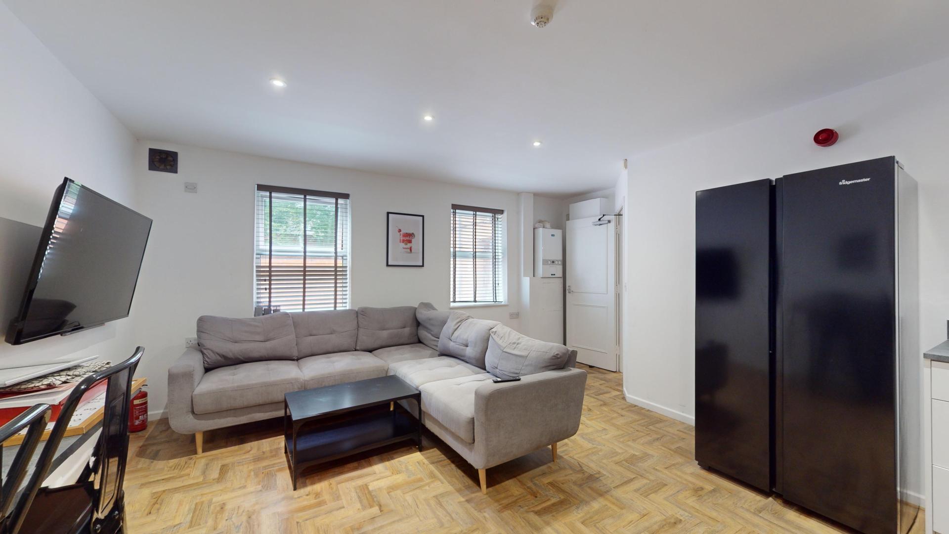 Flat Lenton Boulevard in Nottingham