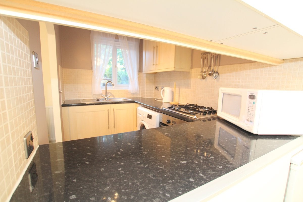 Flat Alderdown Close in Bristol