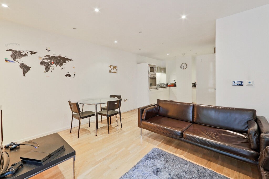 Flat Millharbour in Greater London